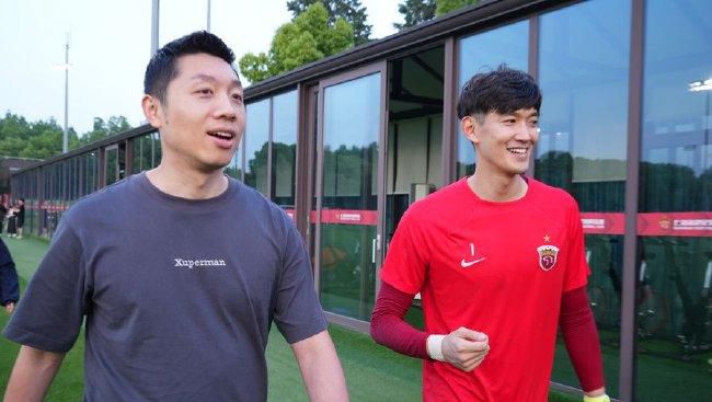 据英国媒体talkSPORT报道，曼城对于拜仁中场基米希感兴趣。